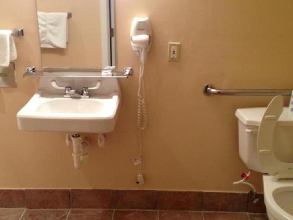 Americas Best Value Inn הילסבורו מראה חיצוני תמונה